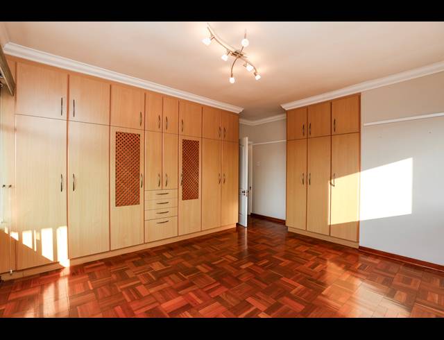 2 BEDROOM APARTMENT FOR SALE IN GLENWOOD